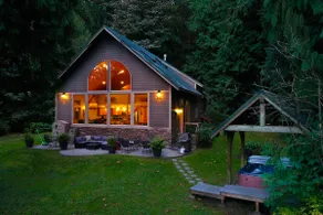Low Bank Lakefront Lodge Near Mt Baker, Barca / Dock, Vasca idromassaggio, Grande Cortile, Pozzo del Fuoco - Image 3