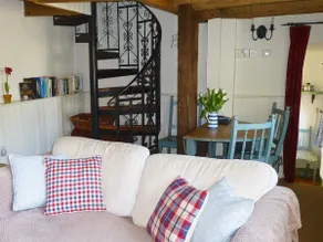 Hollies Cottage - Image 3