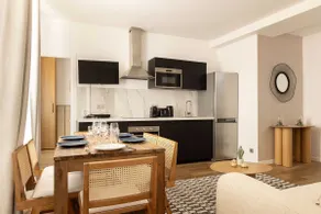 Modern 2BR/6P apartment – Luxembourg Garden - Image 2