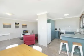 Brixton Rise 3 - Beachfront Tugun - Image 3