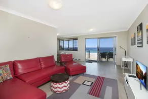 Brixton Rise 3 - Beachfront Tugun - Image 2