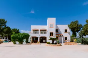 Villa Can Vincent er en stor villa og pool beliggende i udkanten af San Antonio Bay - Image 3