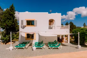 Villa Can Vincent er en stor villa og pool beliggende i udkanten af San Antonio Bay - Image 4