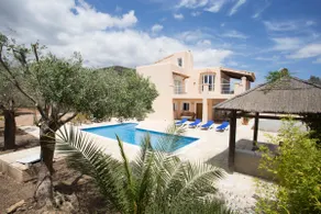 Villa Tom is near to Playa Den Bossa - Image 2