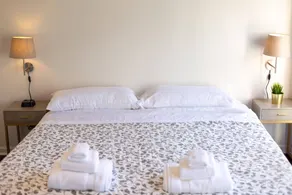 Cozy modern apt. Heart of G-Town. King bed - Image 4