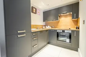5 London Mews - with free parking - Image 5