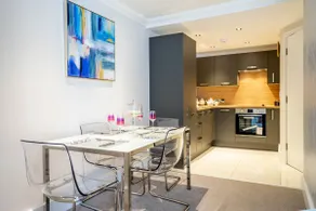 5 London Mews - with free parking - Image 4