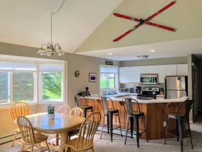 F3 Fairway Village Condo with great mountain views, 8 minute walk from Omni Mount Washington Hotel! - Image 3