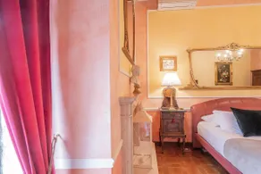 Suite with Balcony overlooking Piazza dei Signori - Image 5