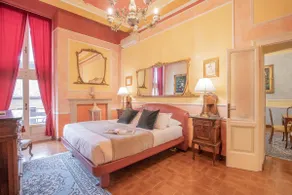 Suite with Balcony overlooking Piazza dei Signori - Image 3