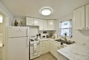 Shasta Bella - Darling downtown 1-br cottage. - Image 5