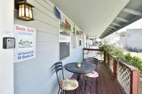 Shasta Bella - Darling downtown 1-br cottage. - Image 4