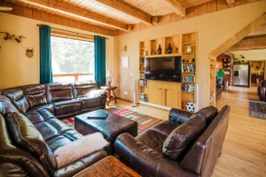 8-Acre ‘Big House Lodge’ in Cle Elum w/ Hot Tub - Image 3