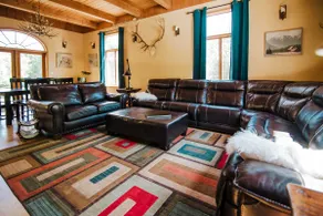 8-Acre ‘Big House Lodge’ in Cle Elum w/ Hot Tub - Image 4