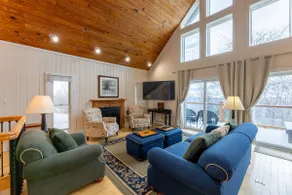 5BR Chalet Stunning Views,Hot Tub,Walk to Slopes - Image 4
