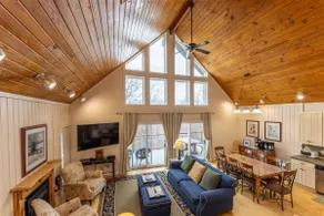 5BR Chalet Stunning Views,Hot Tub,Walk to Slopes - Image 2