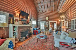 Lakefront Florida Retreat - Pool Table & Boat Dock - Image 5