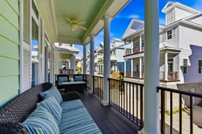 Belle maison de plage avec cinq chambres et ascenseur dans la section Golden Mile! - Image 3