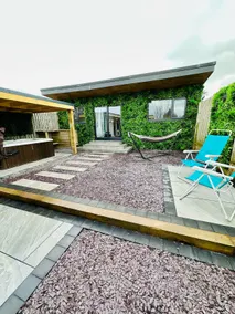 Hazells Lodge Farm Stay Sleeps 2 Undercover Hottub and Pool Table - Image 4