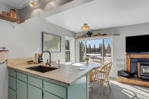 Great Location Corner Condo - Tamarack #10 Pets Ok - Image 2