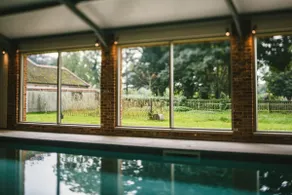 Farmhouse sleeps 12 with indoor pool and sauna - Image 3