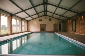 Farmhouse sleeps 12 with indoor pool and sauna - Image 2