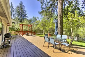 Quiet Lakefront Olympia Home w/ Dock on Half Acre - Image 2