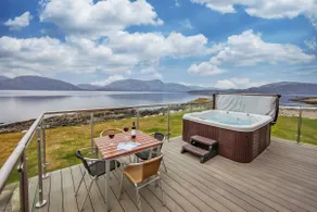 Waterfront Lodge med terrass - Image 4