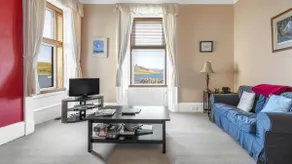 Scenic Waterfront Apartment with Stunning Loch Vie - Image 5
