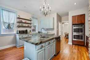 Historic Manchester Charming Victorian Townhouse S - Image 3