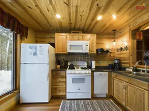 Bear Den-Secluded 2 Bedroom Cabin Located in the Hiawatha National Forest. - Image 5