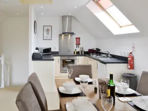 32 Queens Court - Image 5