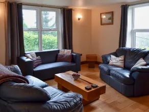 Wood Cottage - Image 4