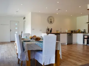 Reeds Farmhouse - Image 5
