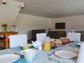 Reeds Farmhouse - Image 4