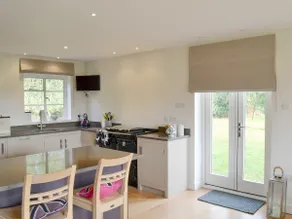Brookside Cottage - Image 5
