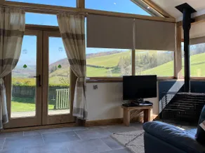 Red Kite Cottage - Image 2