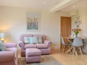 The Lodge At Elmley Meadow - Image 3