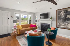 Minutes to AVL. Large Fenced-In Yard. Fast WiFi - Image 2