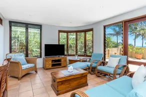 Beach Bound 1-9 Marine Parade, Wategos Beach - Image 3