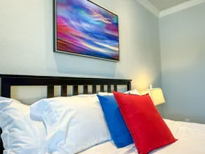 Stunning Portland Condo | Parking, River & Dining - Image 5