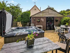 Walnut Tree House - Image 4