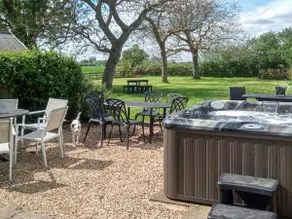 Walnut Tree House - Image 2