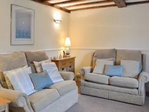 Child-friendly cottage with garden - Image 2