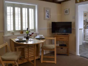 Child-friendly cottage with garden - Image 3