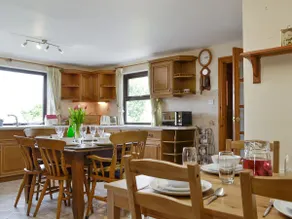 Three Views Bungalow - Image 5
