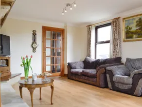 Three Views Bungalow - Image 3