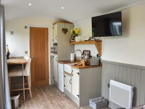 Greengill Farm Shepherds Hut- Ukc3632 - Image 4