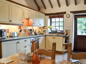Spring Cottage - Image 3