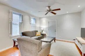 Bright 3 Bed River West Condo, Steps to Blue Line - Image 2